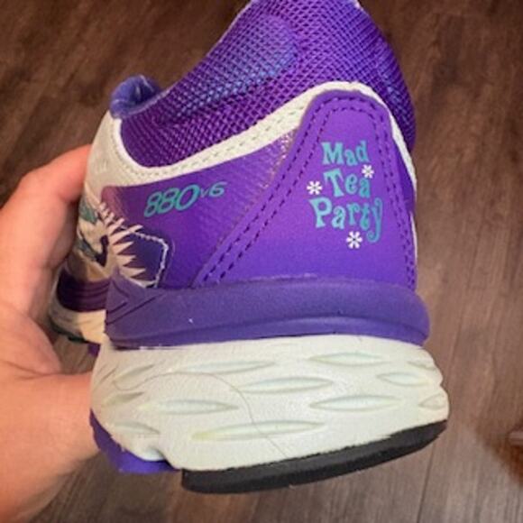 RunDisney 2017 Mad Tea Party Womens 8.5 New Balance 880V6 NIB Running Shoes - Picture 6 of 9